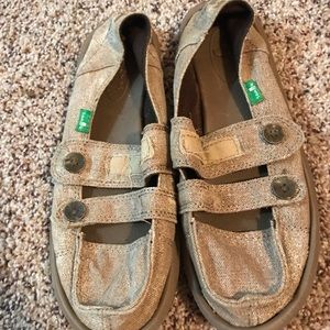 Sanuk shoes